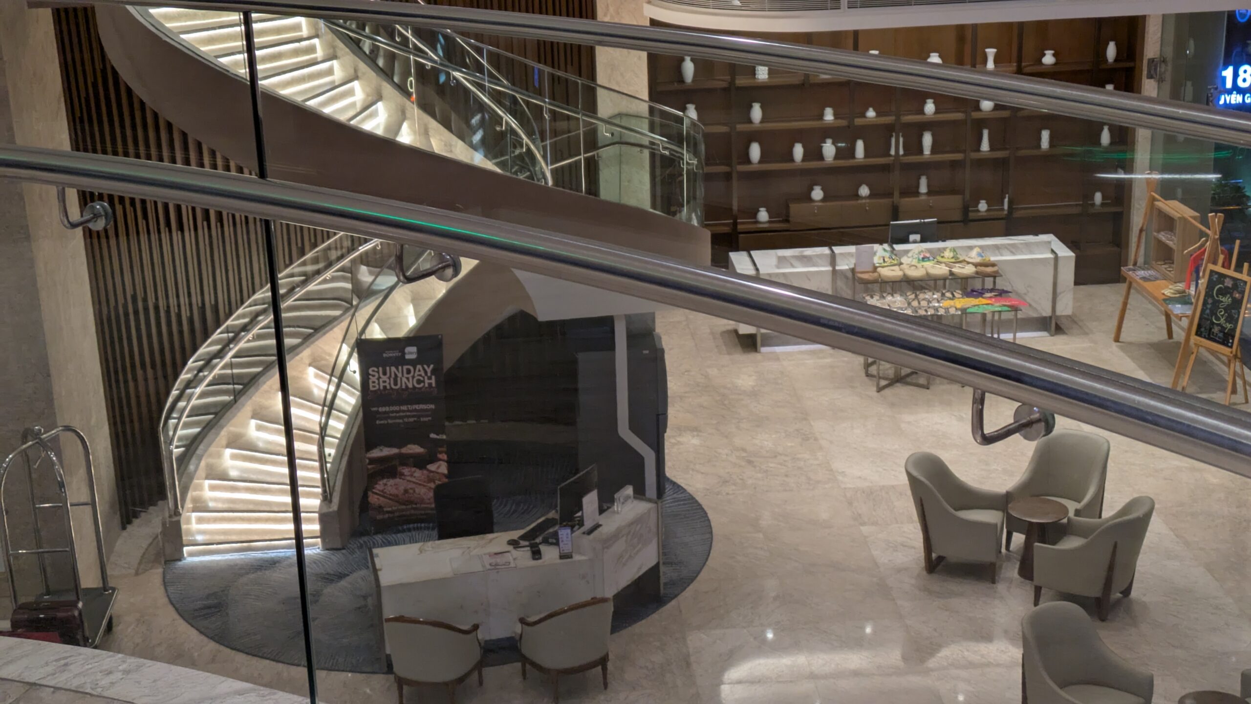 PICTURE OF THE SPIRAL STAIRCASE TO THE MEETING ROOMS AND BUSINESS LOUNGE.