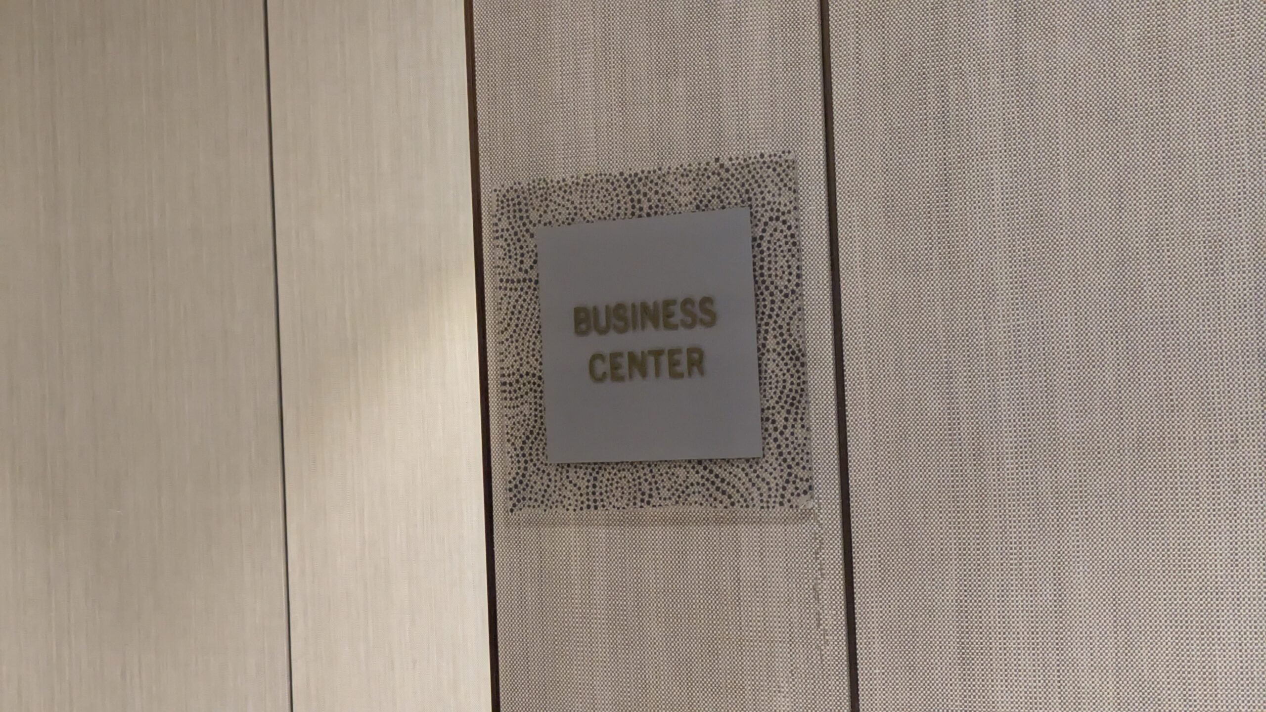 PICTURE OF THE SIGN ENTERING THE BUSINESS LOUNGE.