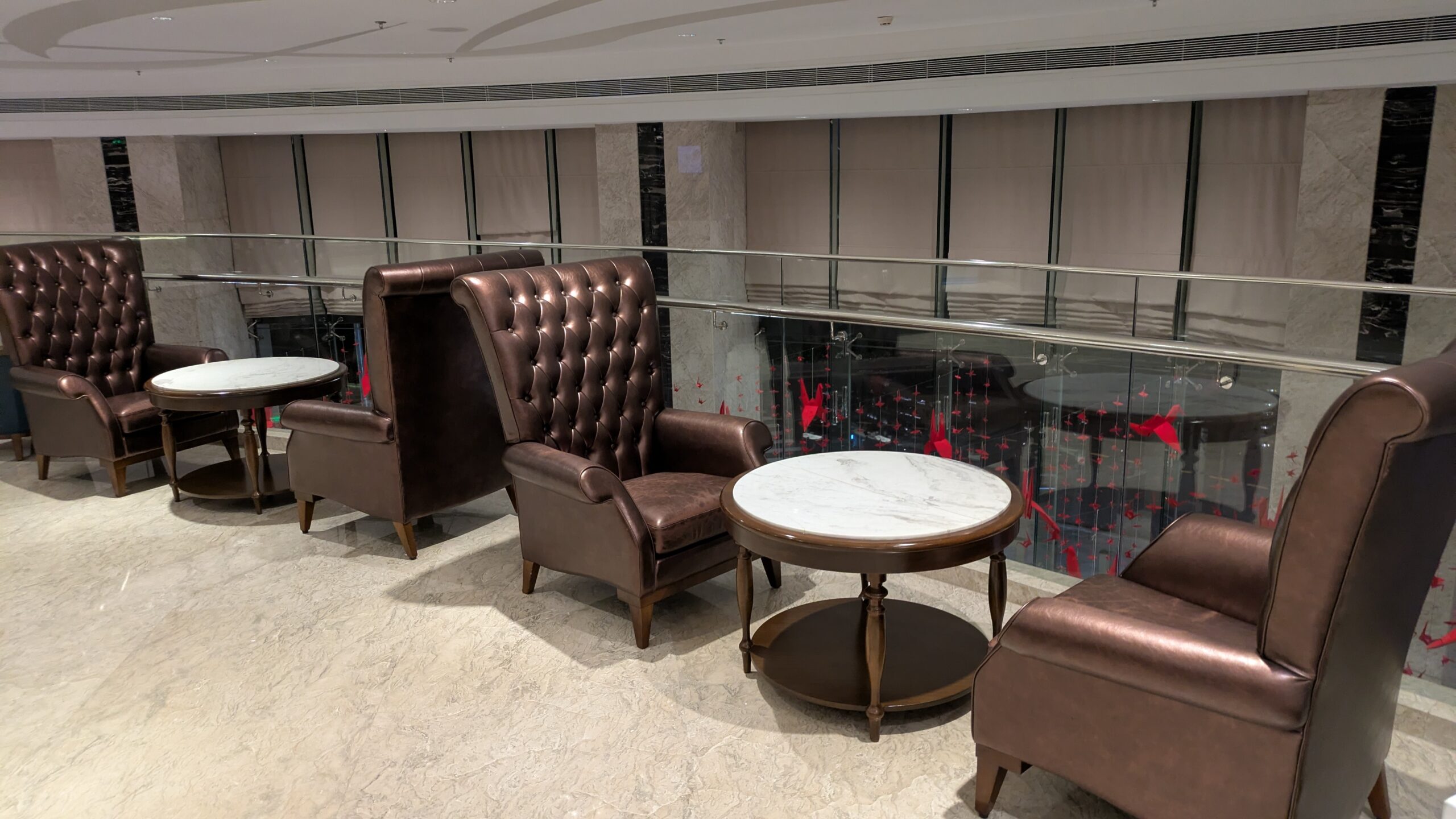 PICTURE OF THE SEATING AREA IN THE BUSINESS LOUNGE OF THE SECOND FLOOR.