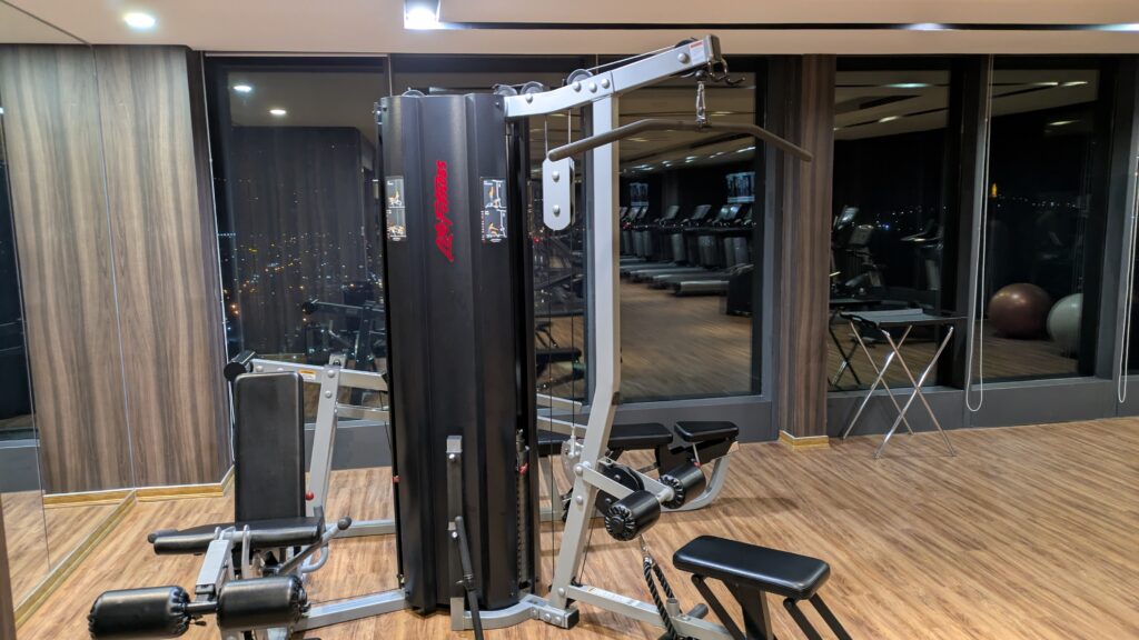 PICTURE OF THE UNIVERSAL STATION IN THE GYM.