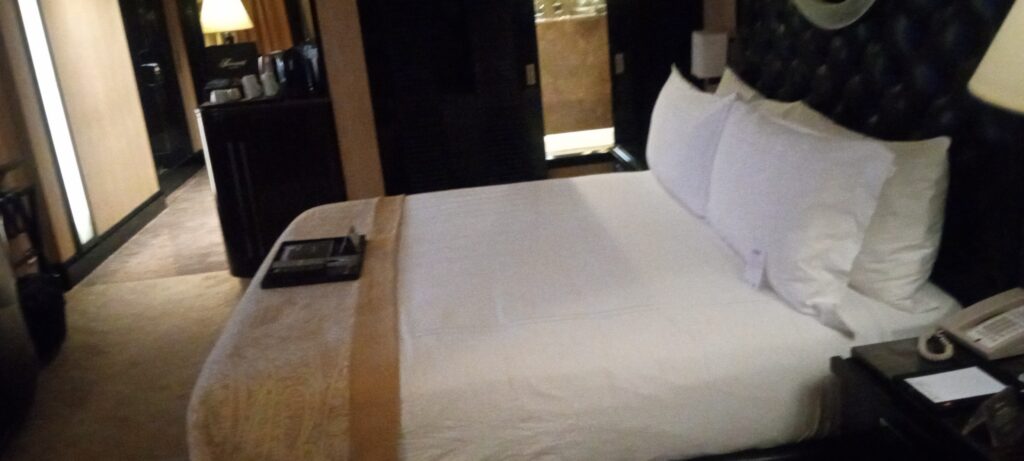 PICTURE OF THE KING BED IN THE ROOM.